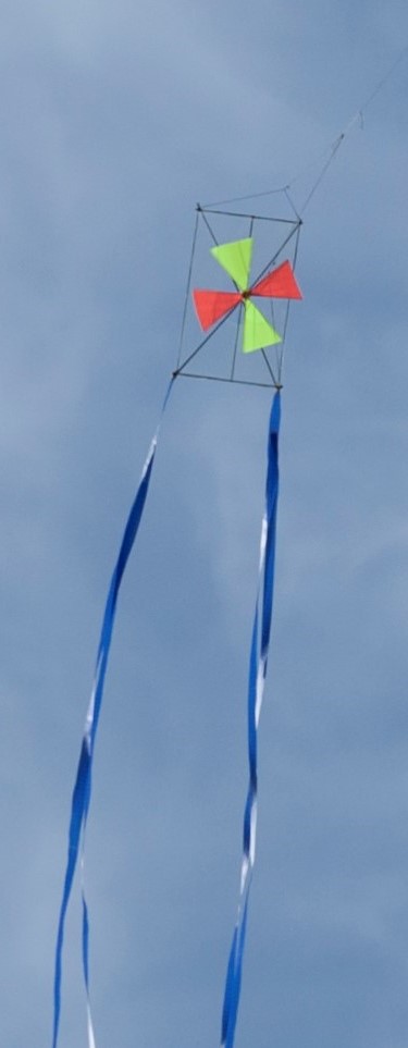 fliegender Mono [(BxH)  120 x 180 mm; Propeller: � 115 mm]